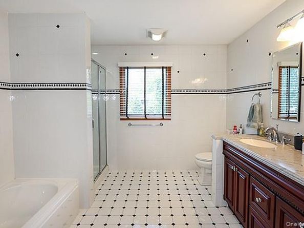 15 Hedgerow Lane, Commack NY 11725