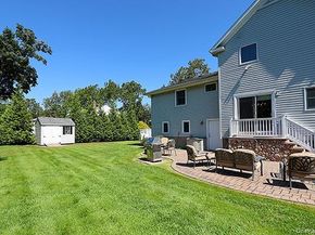 15 Hedgerow Lane, Commack NY 11725