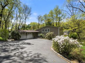 6 Split Oak Drive, East Norwich NY 11732