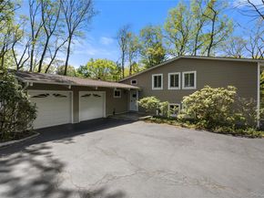 6 Split Oak Drive, East Norwich NY 11732