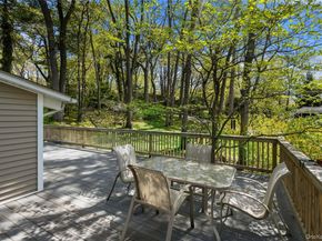 6 Split Oak Drive, East Norwich NY 11732