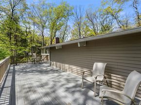 6 Split Oak Drive, East Norwich NY 11732