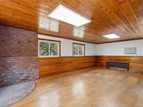 6 Split Oak Drive, East Norwich NY 11732