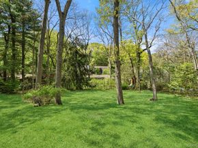 6 Split Oak Drive, East Norwich NY 11732