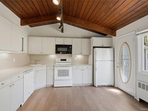 6 Split Oak Drive, East Norwich NY 11732