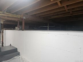 1 Northwood Court, Woodbury NY 11797