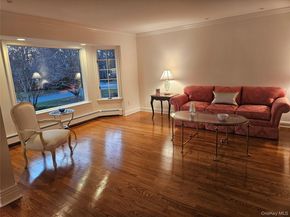 1 Northwood Court, Woodbury NY 11797