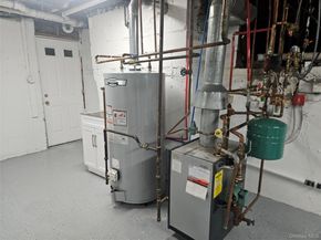 1 Northwood Court, Woodbury NY 11797