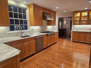 1 Northwood Court, Woodbury NY 11797