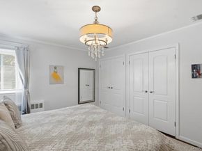 20 Vista Road, Plainview NY 11803