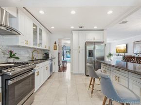 20 Vista Road, Plainview NY 11803