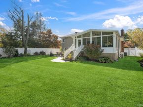 20 Vista Road, Plainview NY 11803