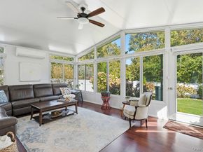 20 Vista Road, Plainview NY 11803