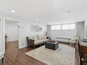 20 Vista Road, Plainview NY 11803