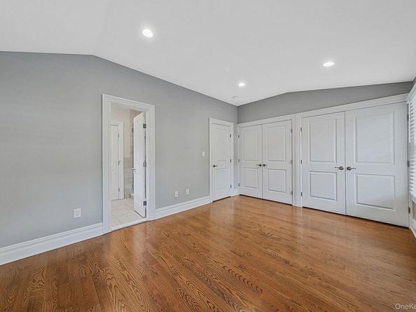 4 Carriage Court, Dix Hills NY 11746