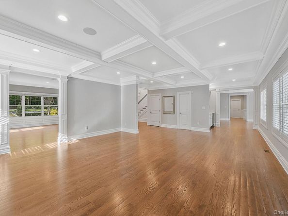 4 Carriage Court, Dix Hills NY 11746