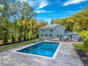 4 Carriage Court, Dix Hills NY 11746