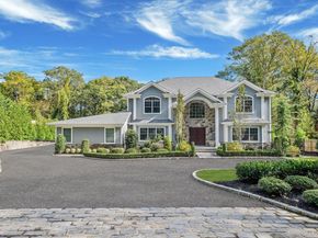 4 Carriage Court, Dix Hills NY 11746