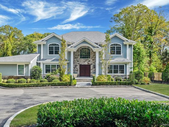 4 Carriage Court, Dix Hills NY 11746
