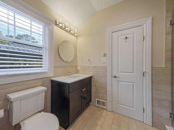 4 Carriage Court, Dix Hills NY 11746