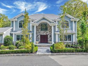 4 Carriage Court, Dix Hills NY 11746