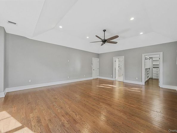4 Carriage Court, Dix Hills NY 11746
