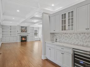 4 Carriage Court, Dix Hills NY 11746