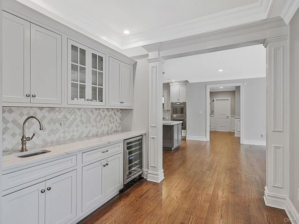 4 Carriage Court, Dix Hills NY 11746