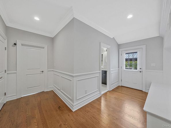 4 Carriage Court, Dix Hills NY 11746