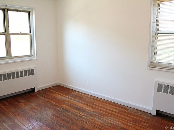 28 DeHaven Drive 1E, Yonkers NY 10701