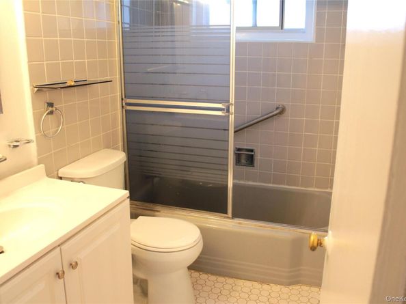 28 DeHaven Drive 1E, Yonkers NY 10701