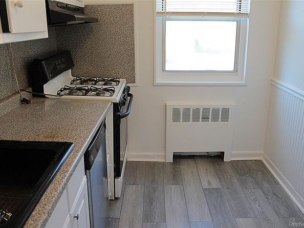 28 DeHaven Drive 1E, Yonkers NY 10701