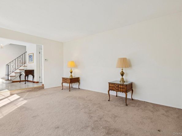10 Aron Drive, Woodbury NY 11797