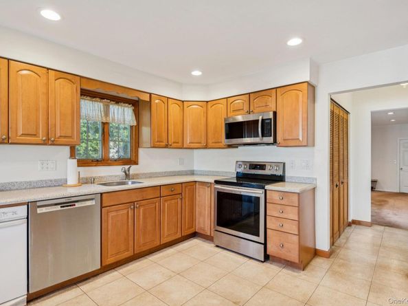 10 Aron Drive, Woodbury NY 11797
