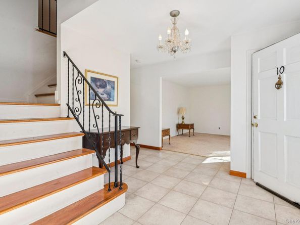 10 Aron Drive, Woodbury NY 11797