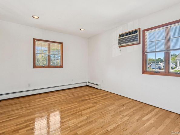 10 Aron Drive, Woodbury NY 11797