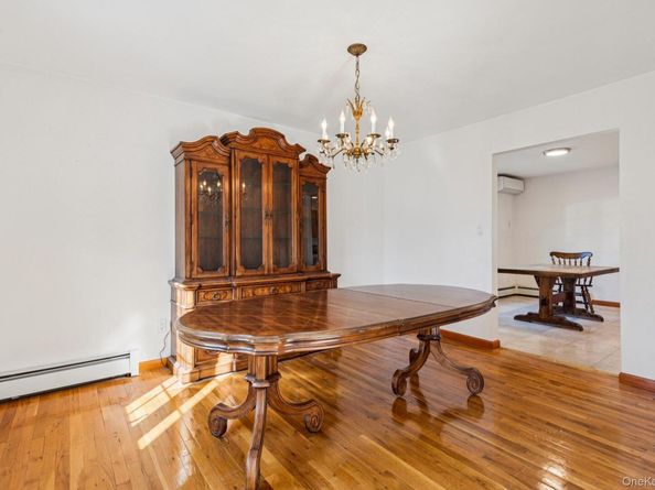 10 Aron Drive, Woodbury NY 11797