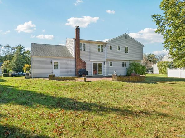 10 Aron Drive, Woodbury NY 11797