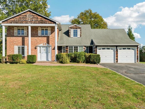 10 Aron Drive, Woodbury NY 11797
