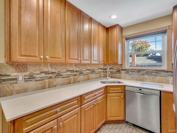 111 Fairharbor Drive 111, Patchogue NY 11772