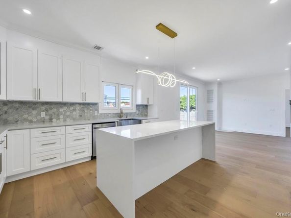 14 Bark Lane, Levittown NY 11756