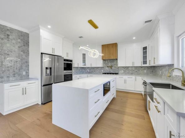 14 Bark Lane, Levittown NY 11756