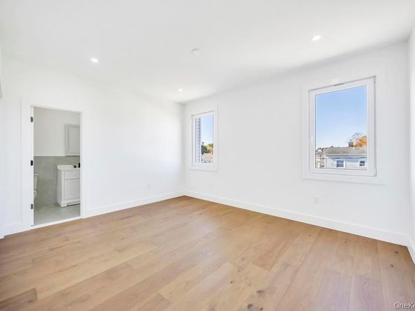 14 Bark Lane, Levittown NY 11756