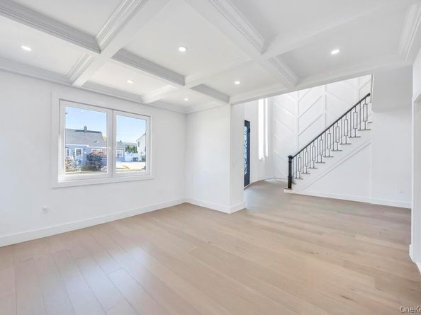 14 Bark Lane, Levittown NY 11756