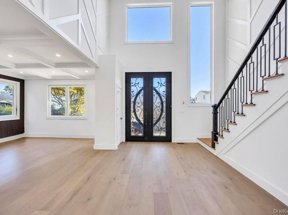 14 Bark Lane, Levittown NY 11756