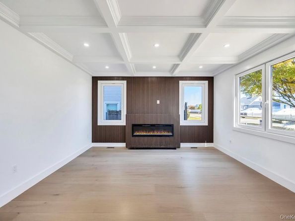 14 Bark Lane, Levittown NY 11756