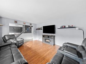 270 Singingwood Drive, Holbrook NY 11741