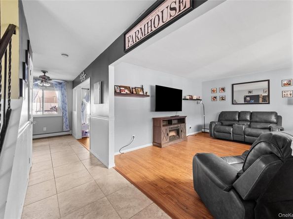 270 Singingwood Drive, Holbrook NY 11741