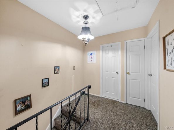 270 Singingwood Drive, Holbrook NY 11741