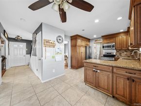 270 Singingwood Drive, Holbrook NY 11741